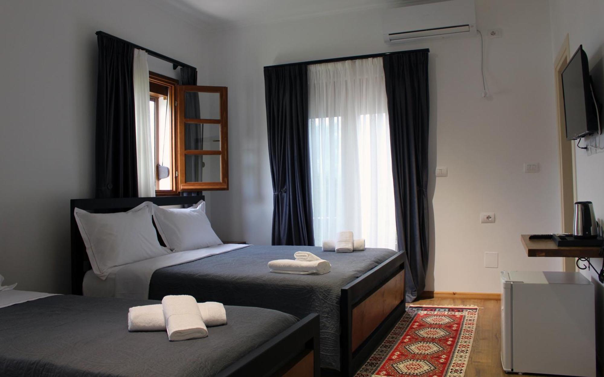Guest House Amades Gjirokaster Luaran gambar